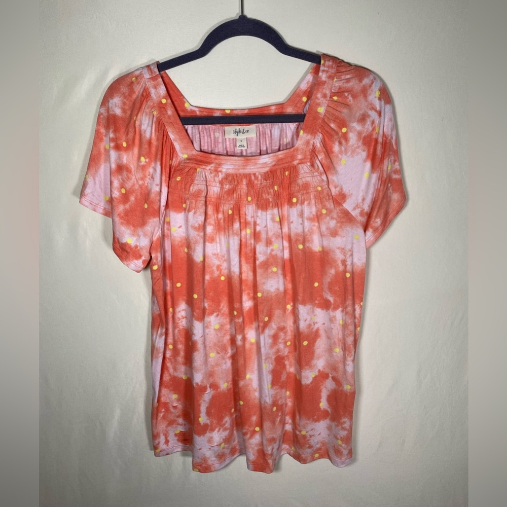 Tie dye with yellow dots